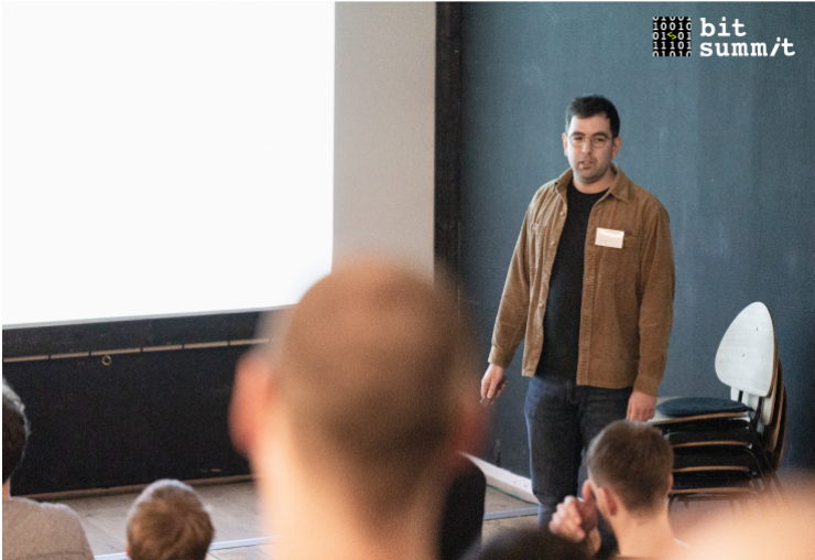 a man presenting on bit summit event