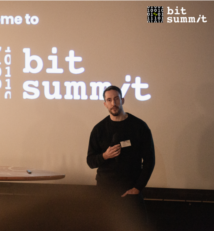 A man presenting on bit summit event
